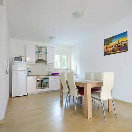 Budimir Apartment *