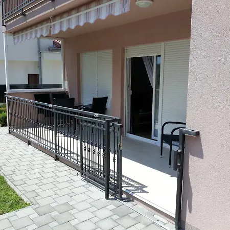 Budimir Apartment *